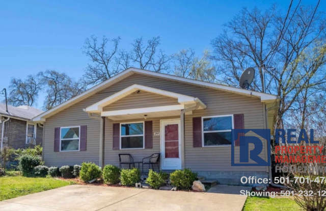 Spacious 4-Bed, 2-Bath Home with Solar Panels & Fenced Yard in Hot Springs photos photos Spacious 4-Bed, 2-Bath Home with Solar Panels & Fenced Yard in Hot Springs photos photos