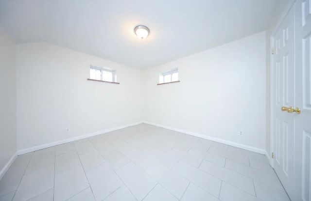 569 Putnam Ave photos photos