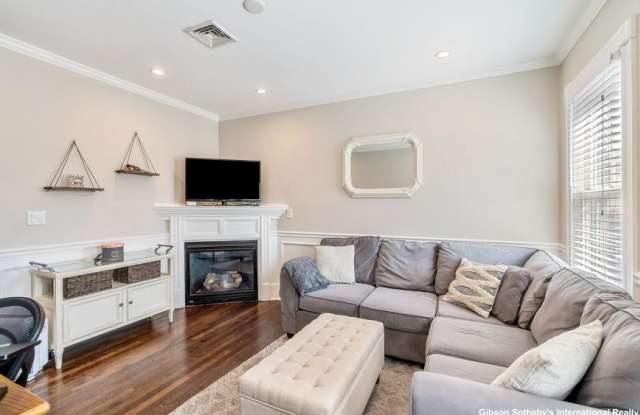 176 Bowen St. Gallery 1