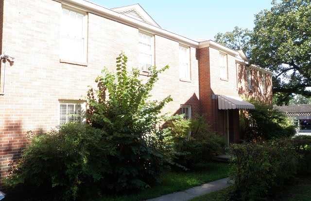 1004 Kavanaugh Boulevard Gallery 1