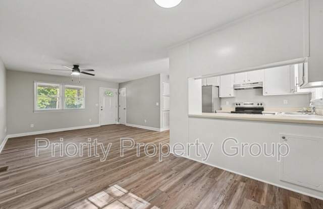 225 Pineland Avenue Gallery 2