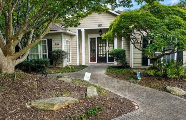 1250 Parkwood Cir. SE Gallery 2
