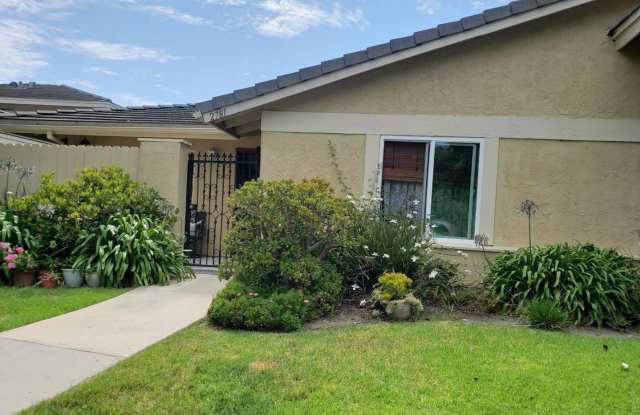 Gorgeous Single Story 3 bedroom Condominium photos photos