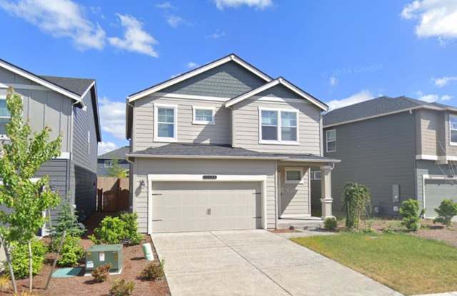 Beautiful large newer build 4 bedroom in Lipoma Firs! photos photos
