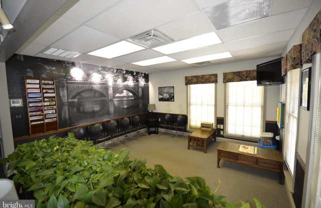 207 N LIBERTY Street Gallery 3