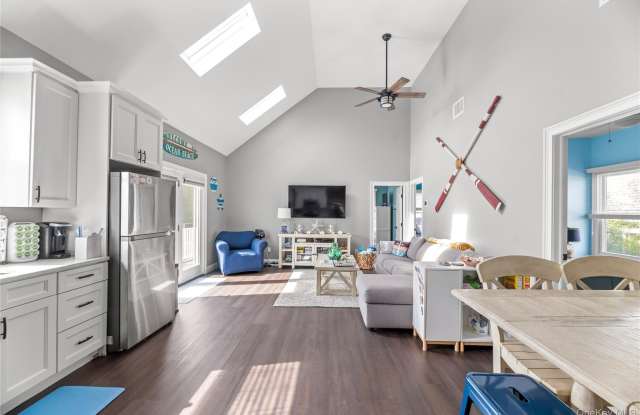 140 Bungalow Walk Gallery 2