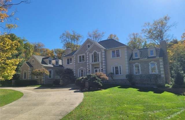 4466 Forest Brooke Court N photos photos