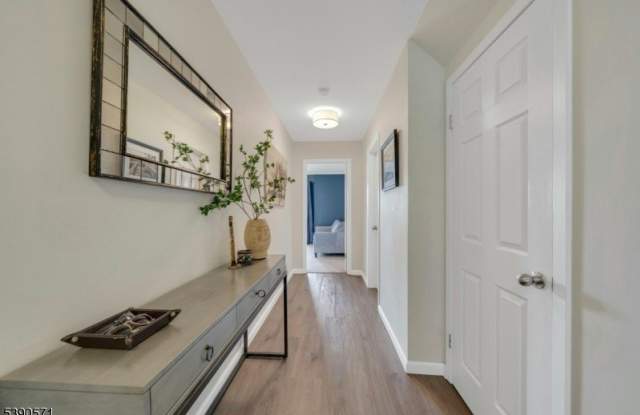 100 Metro Vista Dr - 100 Metro Vista Drive, Hawthorne, NJ 07506