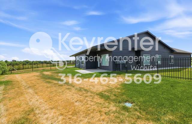 2 WEEKS FREE! Newer 4-Bedroom Townhome with 2 Bathrooms, Modern Kitchen & Attached Garage Gallery 4