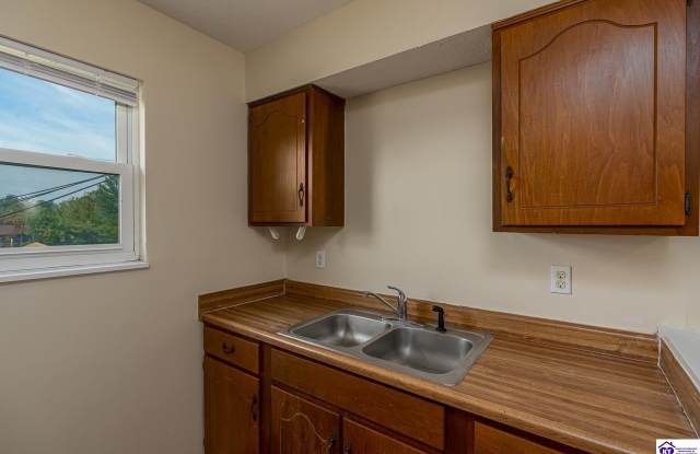 2508 Hilltop Circle Gallery 3