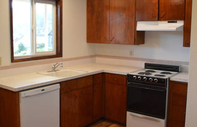 665 Southwest Tichenor Street - 2 Gallery 3