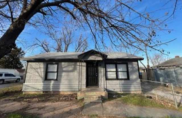 Charming 2 Bed / 1 Bath Home in Prime SW OKC Location - 2217 Southwest 25th Street, Oklahoma City, OK 73108