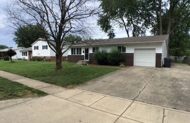 33 Crestview Drive - 33 Crestview Drive, Greenwood, IN 46143