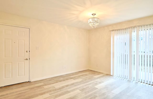 Updated 2 Bed 2 Bath with Community Pool Gallery 4