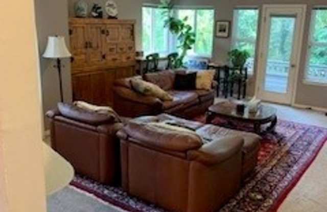 2 Bedroom 2 Bath w/Garage Bellevue Condo with Views $2725/mo. Gallery 3