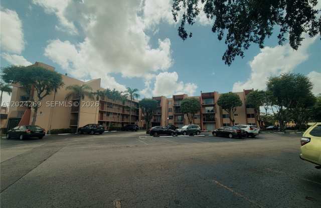 13701 Kendale Lakes Cir Gallery 1