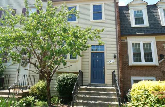 ***Bright and Beautifully Appointed 3BED/3BATH Townhome in Vienna for Rent *** Gallery 3
