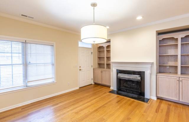 Single Family Home Minutes to DTWN/UVA Area Gallery 3
