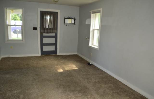 FOR RENT: 2 Bedroom house Gallery 4
