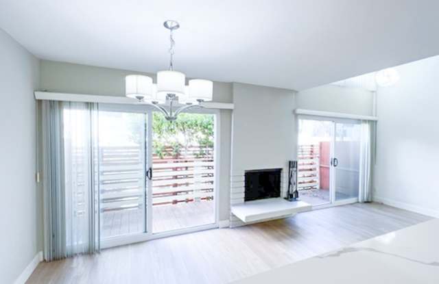 8211 Redlands Gallery 4