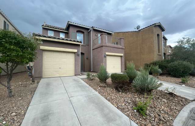 Southwest single family home with split garages Gallery 4