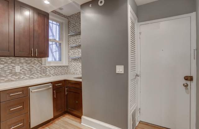 Half-month concession for a lease starting on or before October 25. One-month concession for an 18-month lease starting on or before October 25. Gallery 3