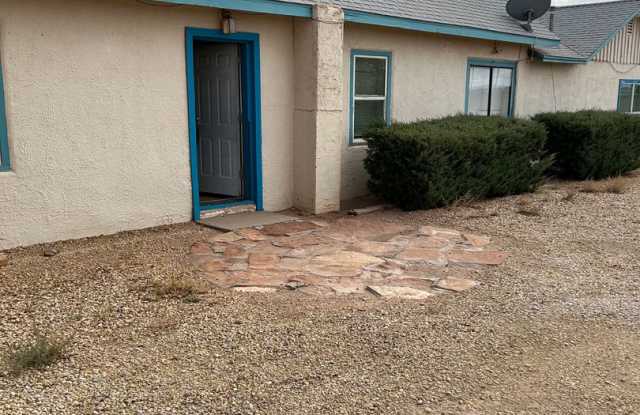 3 Bedroom 1.5 Bathroom Home In Winslow photos photos 3 Bedroom 1.5 Bathroom Home In Winslow photos photos