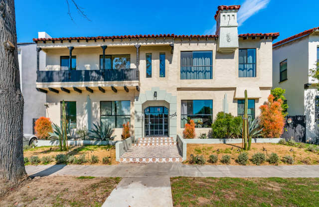 7229 Willoughby Ave photos photos