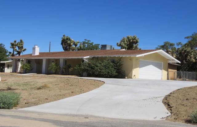 Sweet home in quiet neighborhood! - 56835 Kismet Road, Yucca Valley, CA 92284