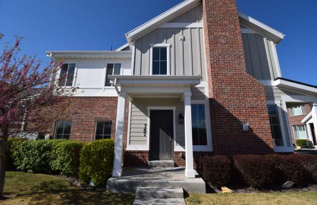 Charming 4 bed Sandy Home, with HOA in Fantastic Location!!! photos photos