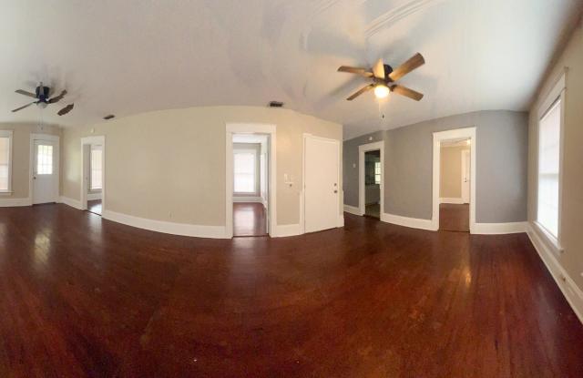 2740 LYDIA Street Gallery 3