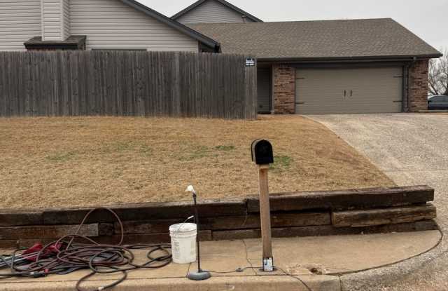 Charming Corner-Lot Duplex in the Heart of Yukon – Available Now! photos photos