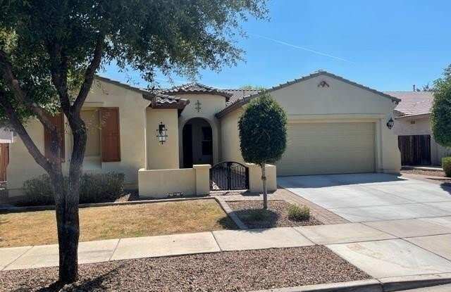 4577 E WATERMAN Street photos photos