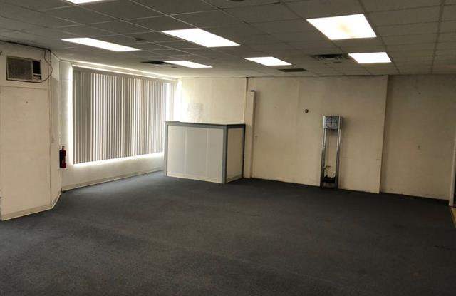 29154 GRAND RIVER Avenue Gallery 4
