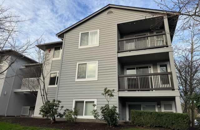 2bd/1ba Kenmore Condo - 6700 Northeast 182nd Street, Kenmore, WA 98028
