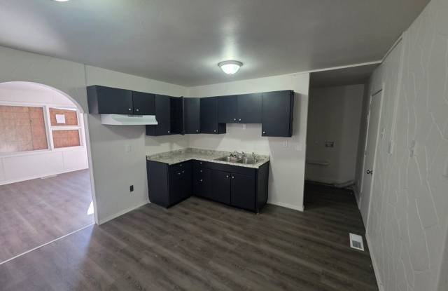 LIMITED TIME**NO APPLICATION FEE**1/2 OFF DEPOSIT** photos photos