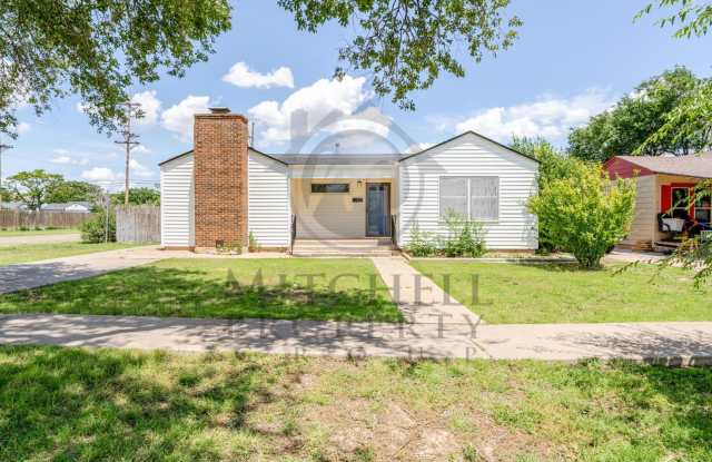 Super nice 5 Bedroom 3 bath property for rent! 2 houses on 1 property! - 1210 North Johnson Street, Amarillo, TX 79107