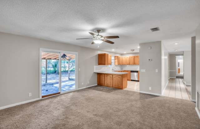 4 bedroom 2.5 bath home in Fort Caroline! Gallery 4