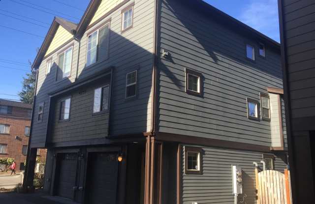 Warm and Welcoming Northgate Townhome photos photos
