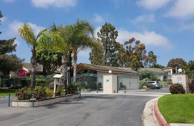 Vey nice 2+2 ground level condo with 2-car garage in a quiet, gated community Gallery 3