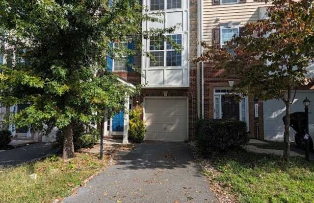Bright and Sunny Townhouse In Manassas Park Gallery 1