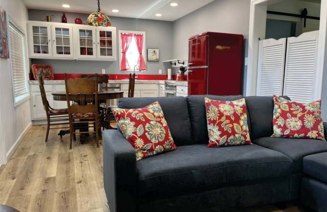 Historic 1-Bedroom, 1-Bathroom Home – Fully Remodeled Gallery 3