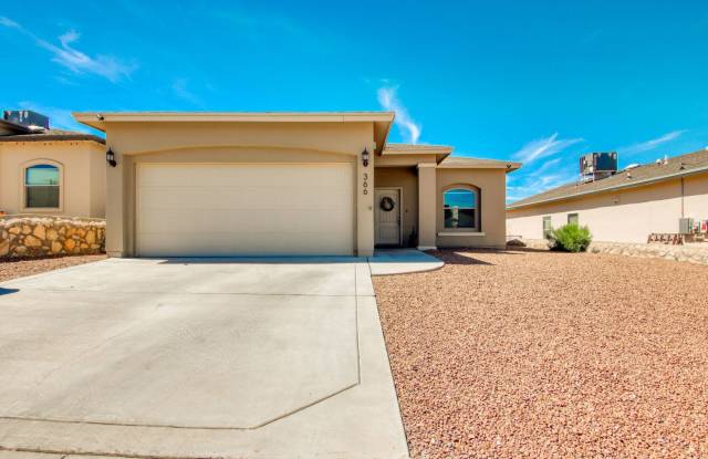 Beautiful Modern  Contemporary House 3 beds-2 baths in 79932 - 366 Montoya Vista Court, El Paso, TX 79932