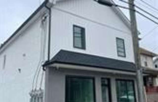 216 BROADWAY Gallery 2