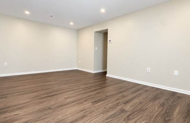 Bright & Spacious 3 Bedroom 2 Bathroom Condo in Ellicott City Gallery 4