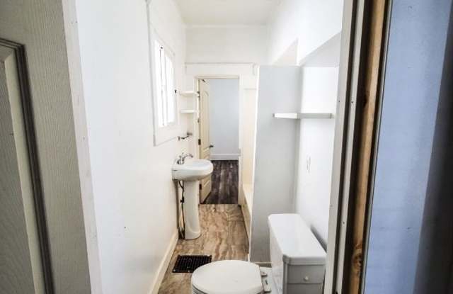 2242 Ogden Ave Unit A Gallery 4