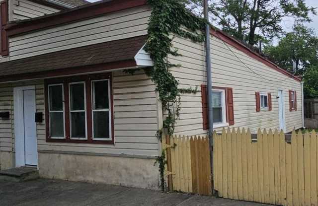 109-11 N BURLINGTON Street Gallery 1