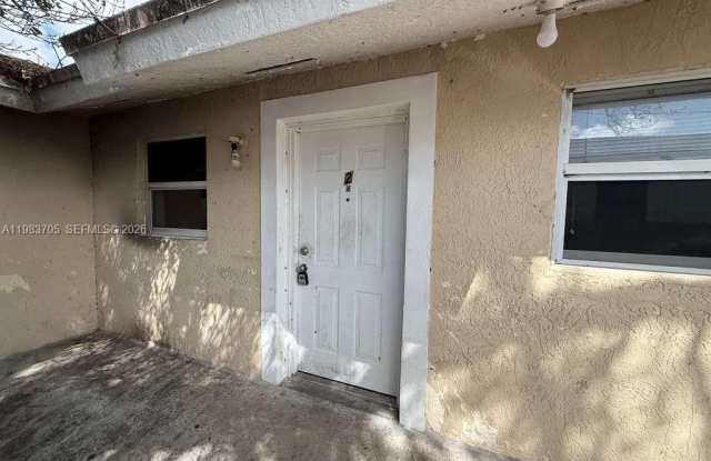 2722 NW 22nd Ct photos photos