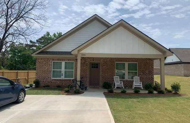 3 Bedroom/ 2 Bathroom Home in Great Location! photos photos