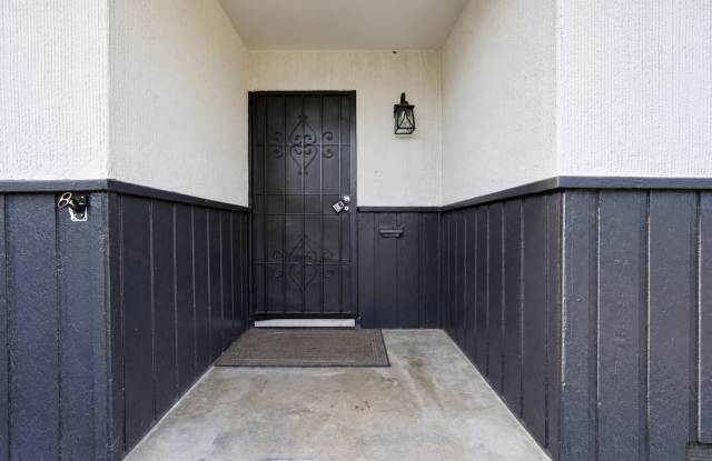 Spacious 4 Bed / 2 Bath Pomona Unit Gallery 4